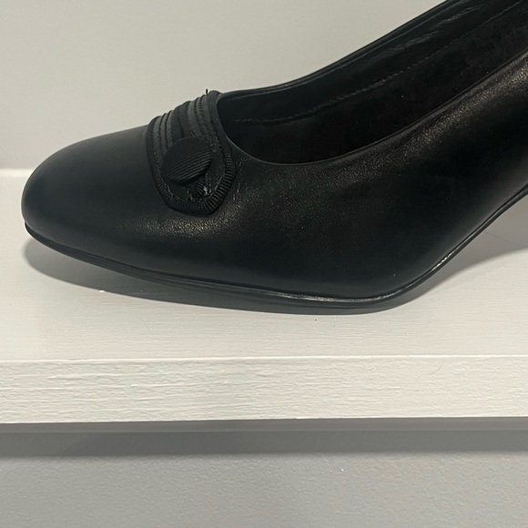 Clarks Women's Leather Artisan Tamryn Cider Pump β Size 9 Classic & Comfortable - Picture 9 of 16